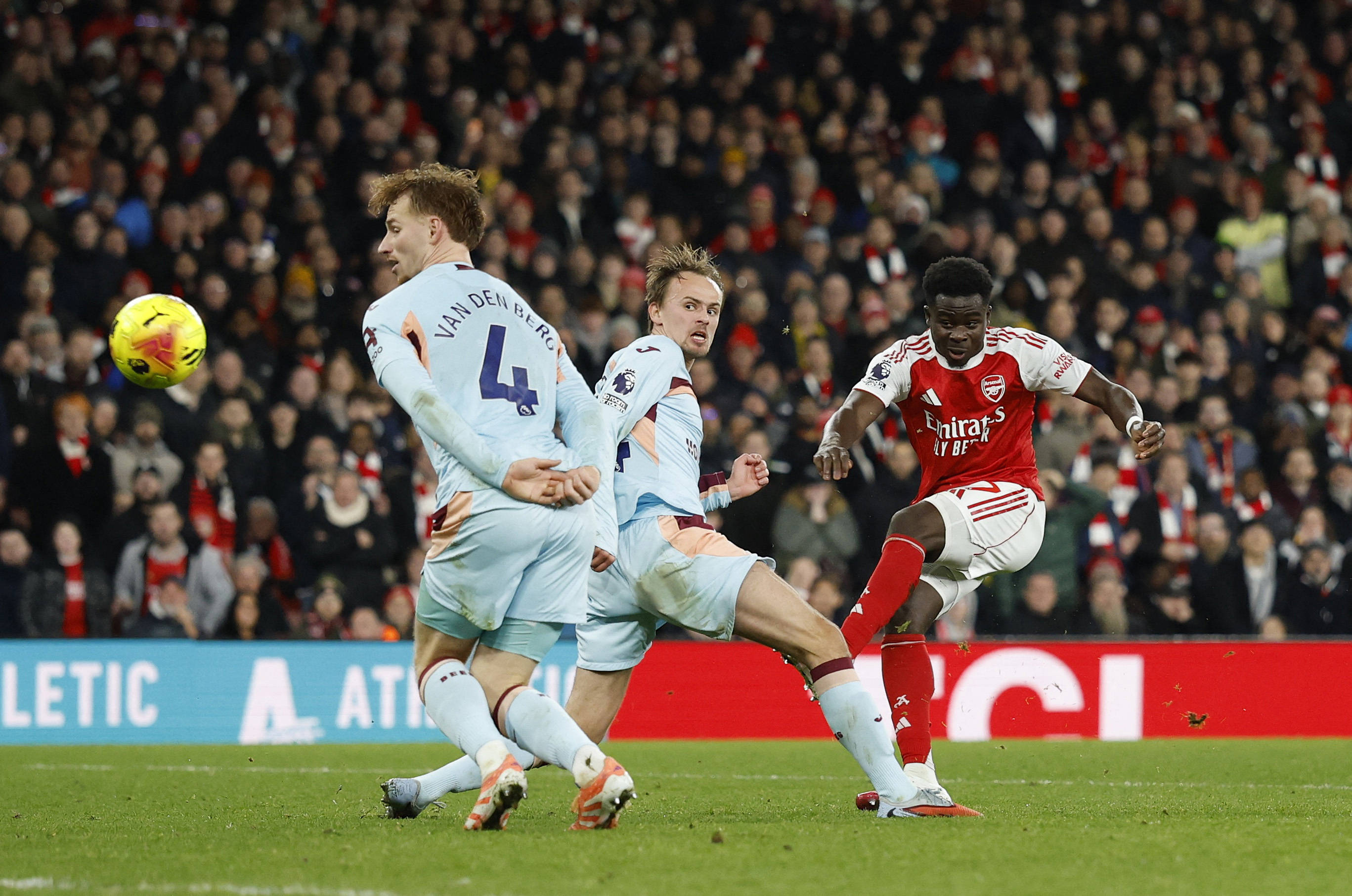 包含阿森纳围绕足总杯刷新队史纪录广州队围绕足总杯刷新队史纪录，媒体一致点评：曼城战术微调备战NBA总决赛的词条