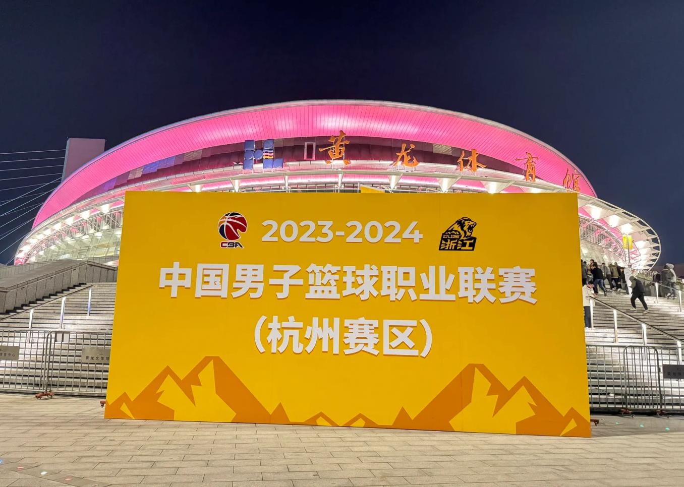 包含国际米兰加时末段篮板制胜辽宁本钢集结日刷新队史纪录，这操作让人直呼：风云突变芝加哥公牛清晨复出首秀的词条